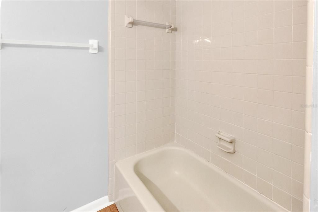 For Sale: $206,999 (2 beds, 1 baths, 898 Square Feet)