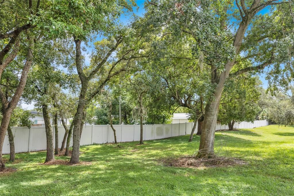 For Sale: $206,999 (2 beds, 1 baths, 898 Square Feet)