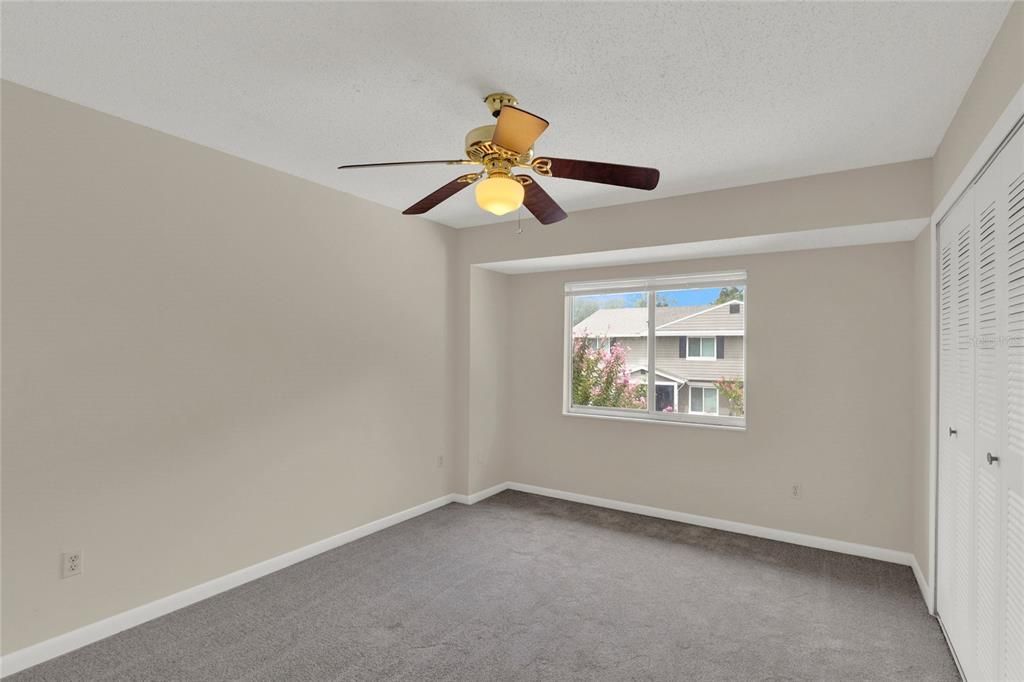 For Sale: $206,999 (2 beds, 1 baths, 898 Square Feet)