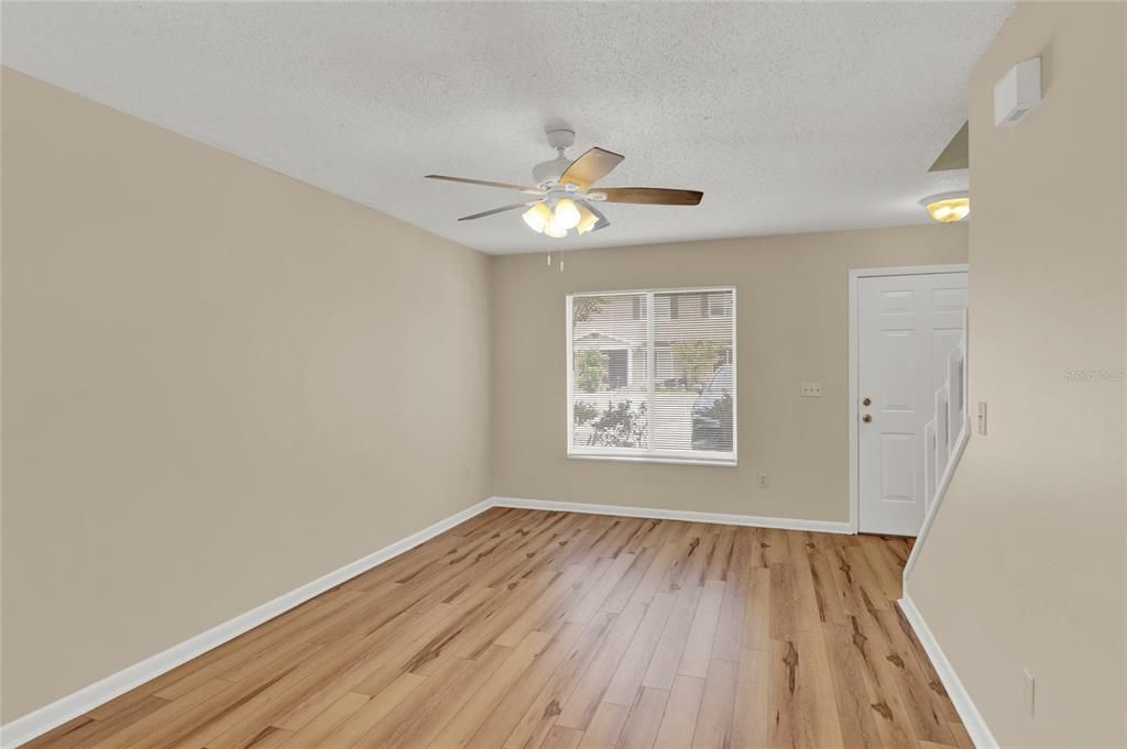 For Sale: $206,999 (2 beds, 1 baths, 898 Square Feet)