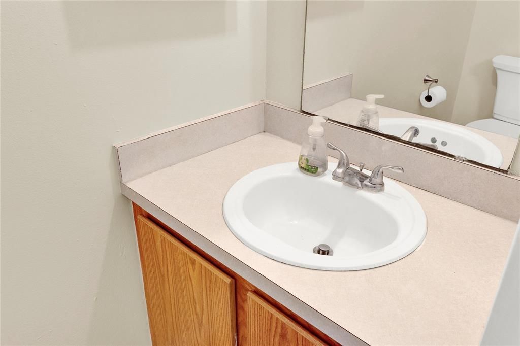 For Sale: $206,999 (2 beds, 1 baths, 898 Square Feet)