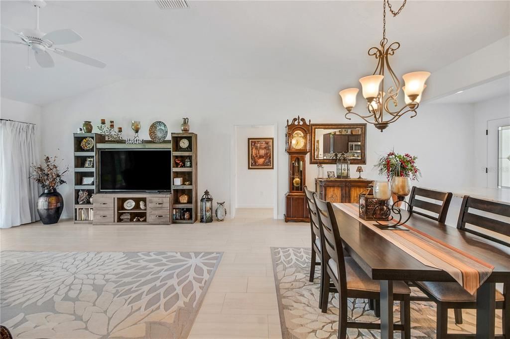 На продажу: $459,900 (3 спален, 2 ванн, 1611 Квадратных фут)