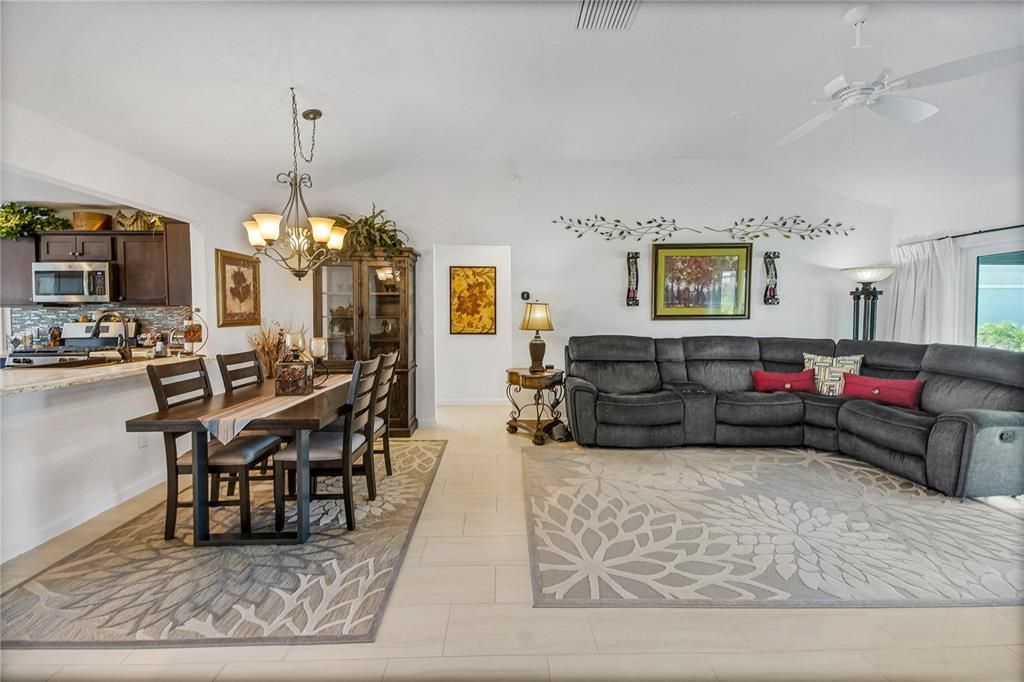 На продажу: $459,900 (3 спален, 2 ванн, 1611 Квадратных фут)