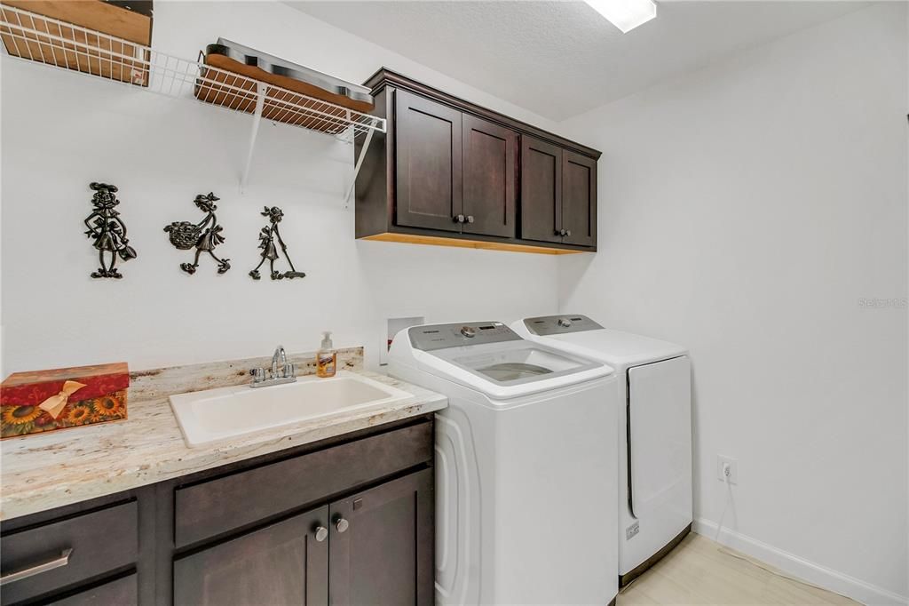 На продажу: $459,900 (3 спален, 2 ванн, 1611 Квадратных фут)