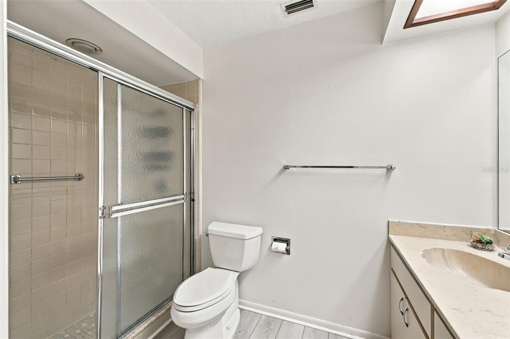 For Sale: $169,800 (2 beds, 2 baths, 995 Square Feet)