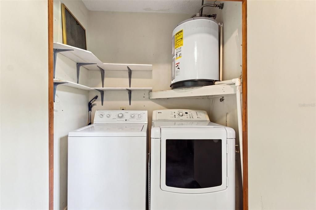 For Sale: $169,800 (2 beds, 2 baths, 995 Square Feet)