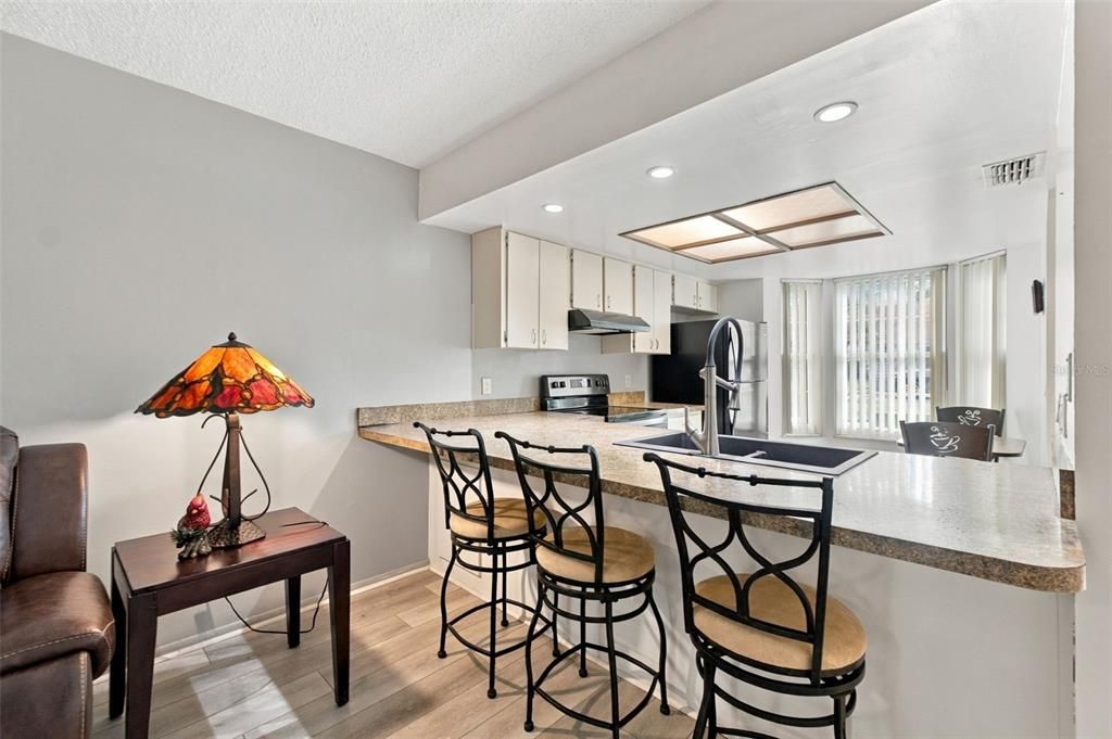 For Sale: $169,800 (2 beds, 2 baths, 995 Square Feet)