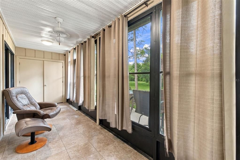 For Sale: $169,800 (2 beds, 2 baths, 995 Square Feet)