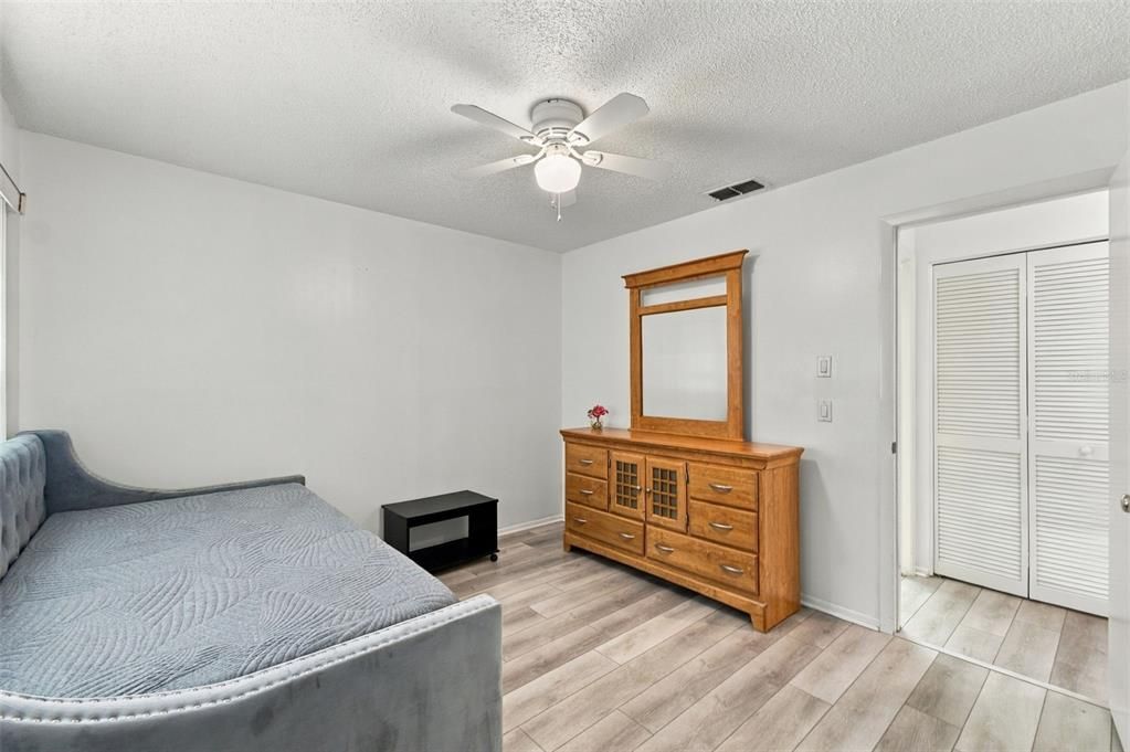 For Sale: $169,800 (2 beds, 2 baths, 995 Square Feet)