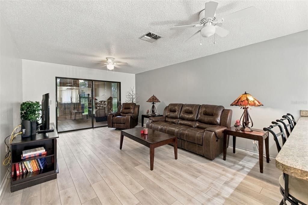 For Sale: $169,800 (2 beds, 2 baths, 995 Square Feet)