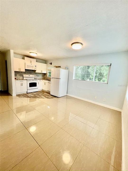 For Rent: $1,950 (2 beds, 1 baths, 688 Square Feet)