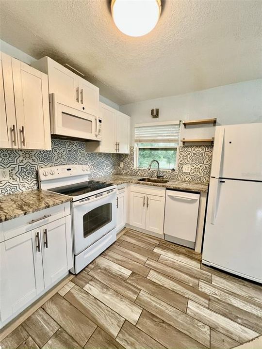 For Rent: $1,950 (2 beds, 1 baths, 688 Square Feet)