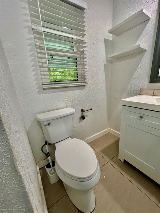 For Rent: $1,950 (2 beds, 1 baths, 688 Square Feet)