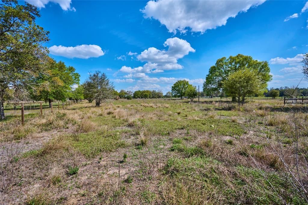 待售: $298,500 (5.05 acres)