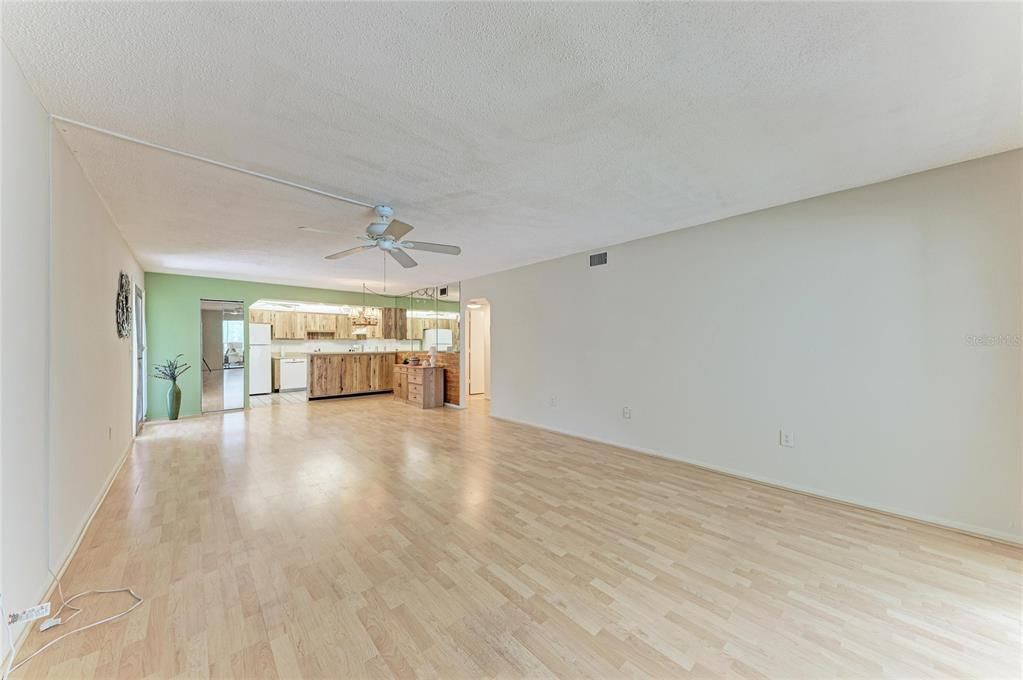 В аренду: $1,650 (2 спален, 2 ванн, 1209 Квадратных фут)