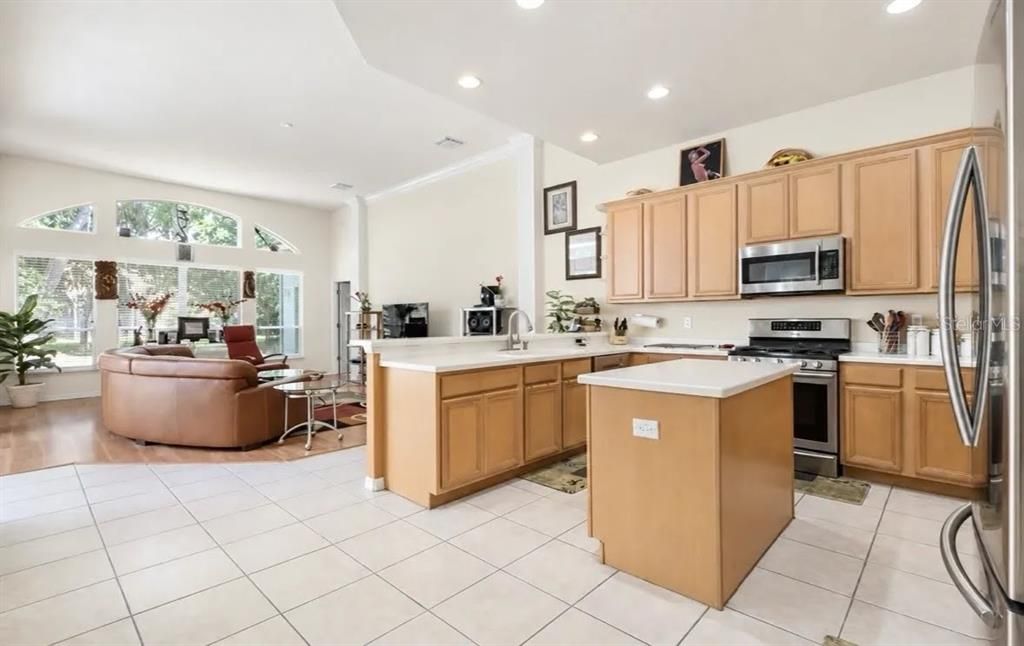 For Rent: $4,100 (4 beds, 3 baths, 2843 Square Feet)