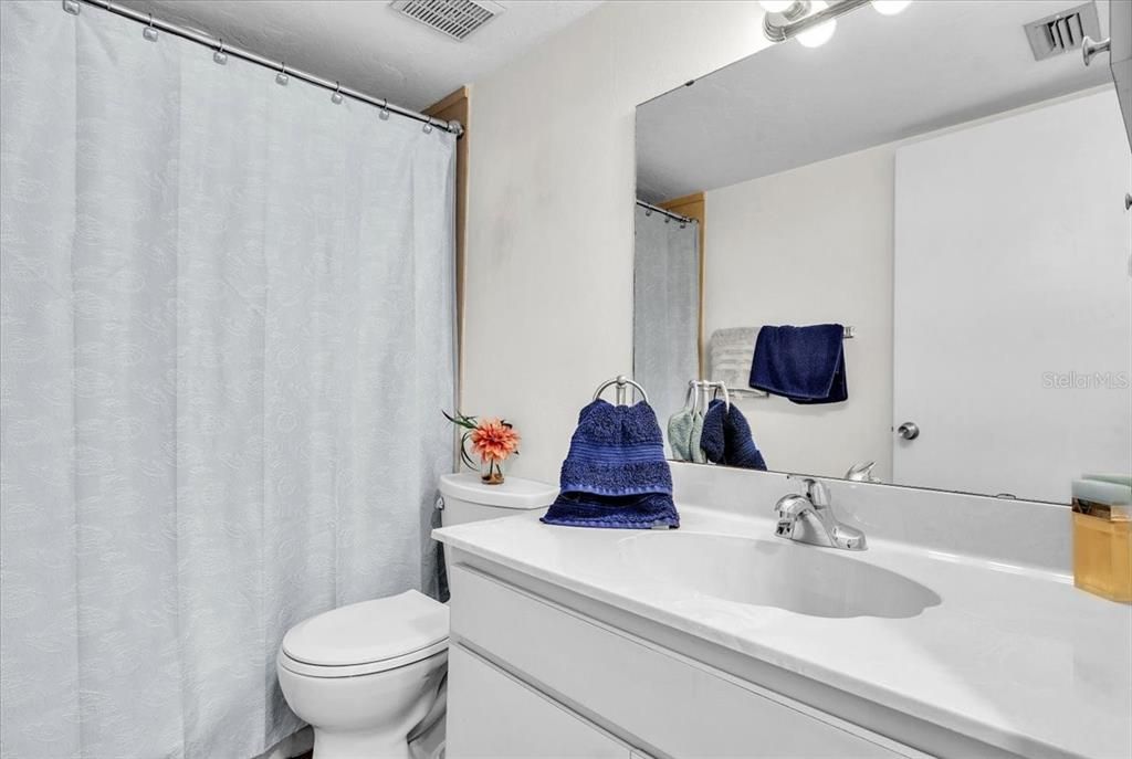 На продажу: $285,000 (2 спален, 2 ванн, 1127 Квадратных фут)