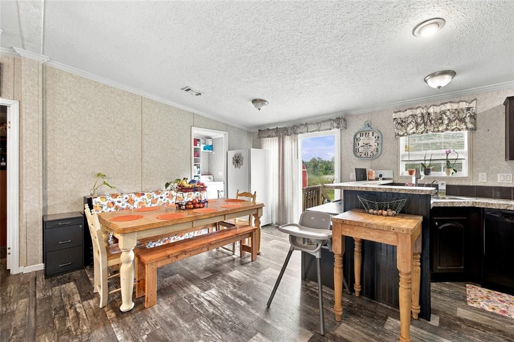 For Sale: $410,000 (3 beds, 2 baths, 1352 Square Feet)