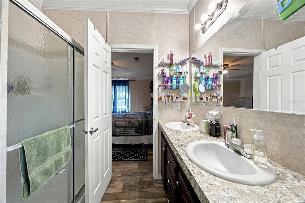 For Sale: $410,000 (3 beds, 2 baths, 1352 Square Feet)