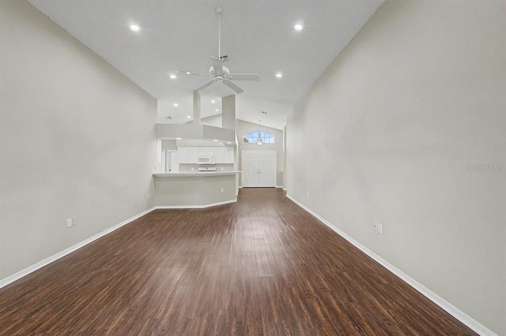 For Sale: $309,000 (3 beds, 2 baths, 1697 Square Feet)