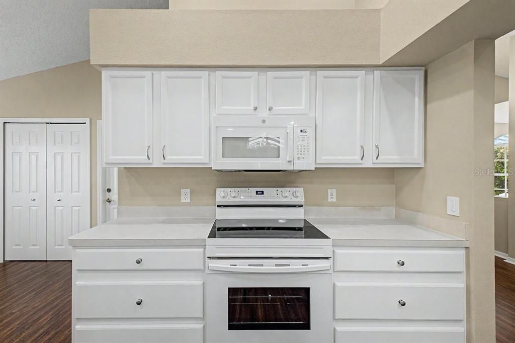 For Sale: $309,000 (3 beds, 2 baths, 1697 Square Feet)