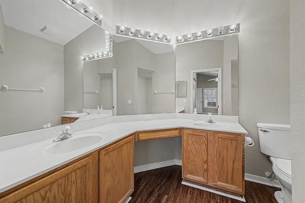 For Sale: $309,000 (3 beds, 2 baths, 1697 Square Feet)