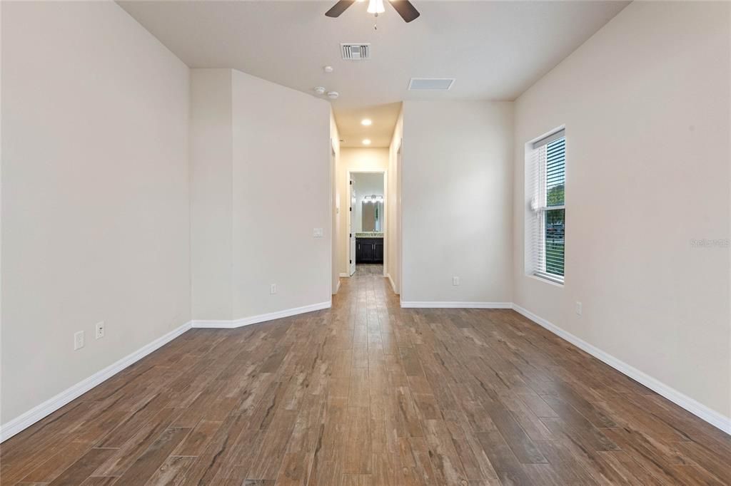 For Sale: $429,900 (3 beds, 3 baths, 2581 Square Feet)