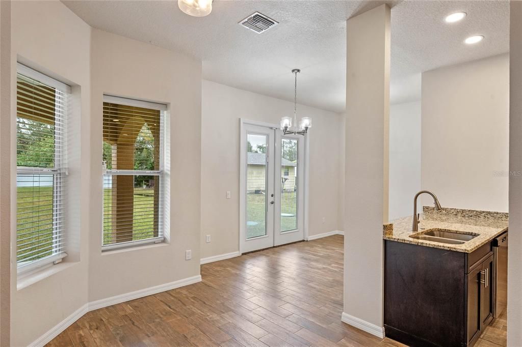 For Sale: $429,900 (3 beds, 3 baths, 2581 Square Feet)