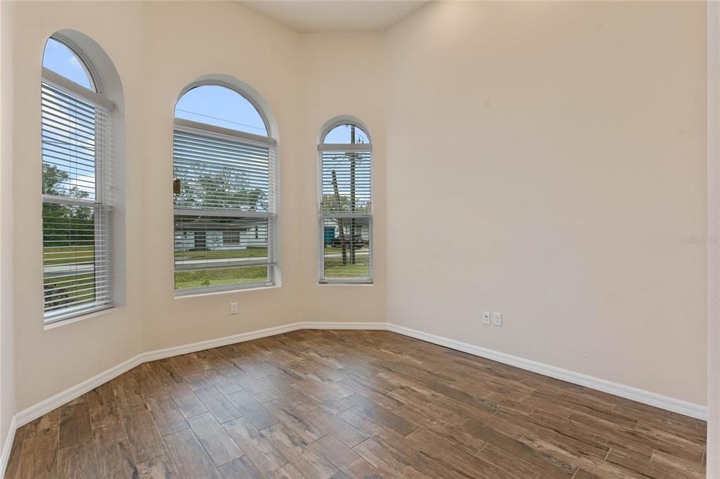 For Sale: $429,900 (3 beds, 3 baths, 2581 Square Feet)