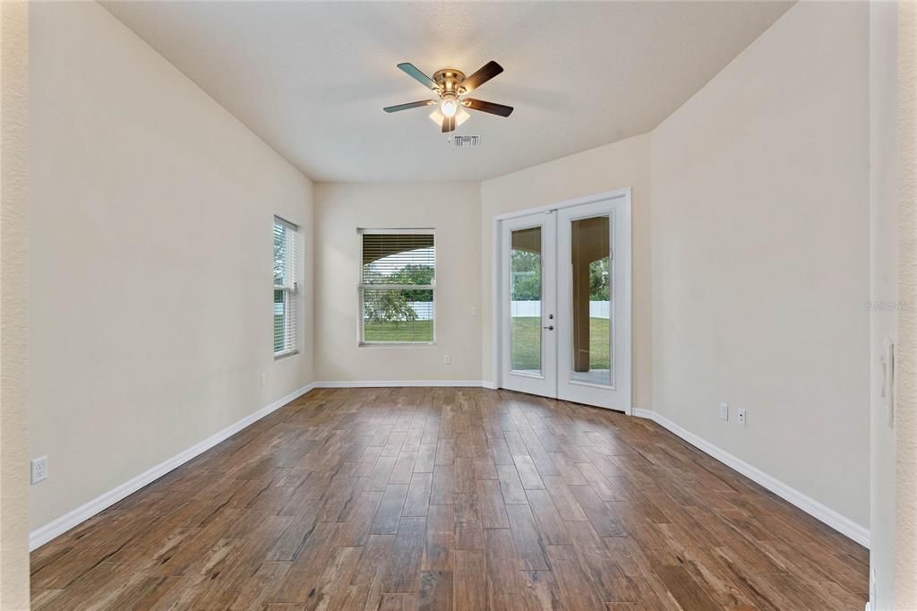 For Sale: $429,900 (3 beds, 3 baths, 2581 Square Feet)