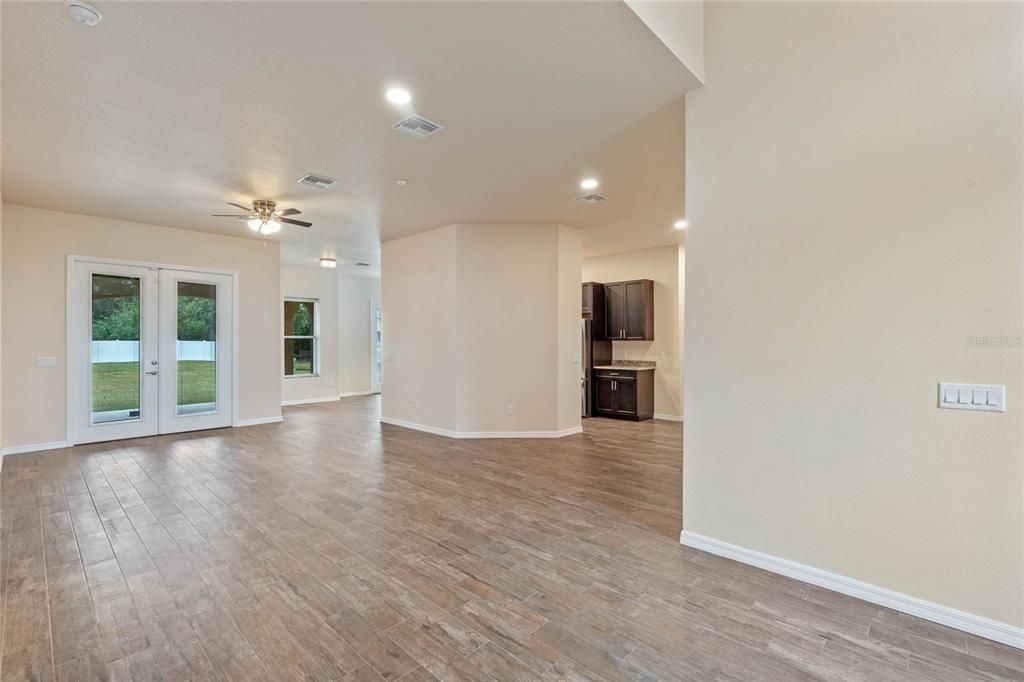 For Sale: $429,900 (3 beds, 3 baths, 2581 Square Feet)
