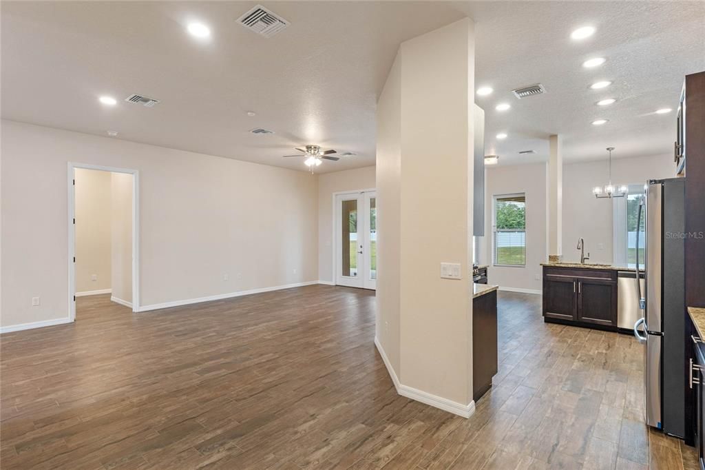 For Sale: $429,900 (3 beds, 3 baths, 2581 Square Feet)