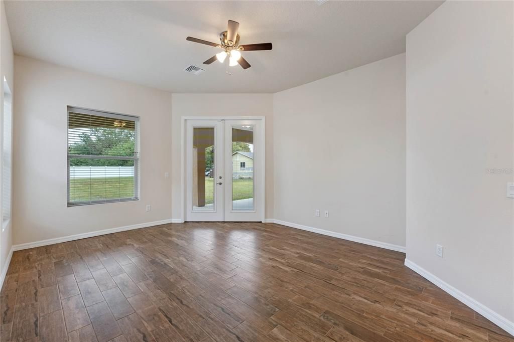 For Sale: $429,900 (3 beds, 3 baths, 2581 Square Feet)