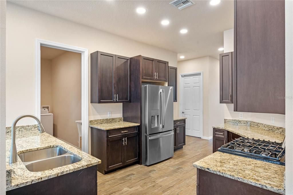 For Sale: $429,900 (3 beds, 3 baths, 2581 Square Feet)