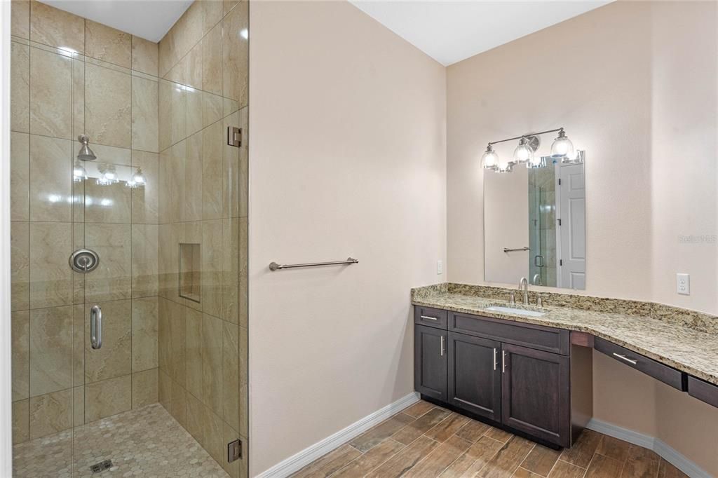 For Sale: $429,900 (3 beds, 3 baths, 2581 Square Feet)