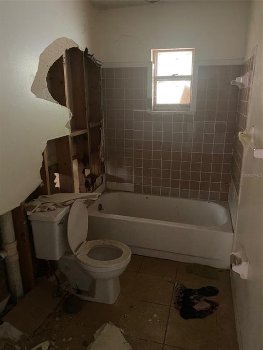 На продажу: $119,900 (6 спален, 0 ванн, 1613 Квадратных фут)