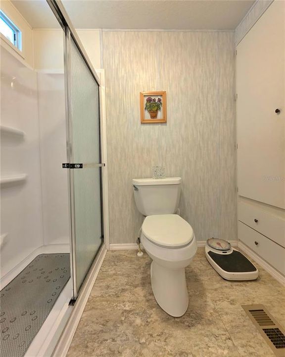 For Sale: $147,900 (2 beds, 2 baths, 1056 Square Feet)