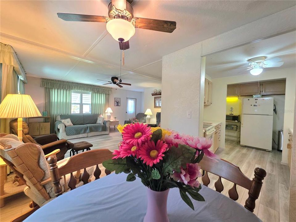 For Sale: $147,900 (2 beds, 2 baths, 1056 Square Feet)