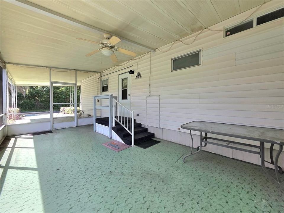 For Sale: $147,900 (2 beds, 2 baths, 1056 Square Feet)