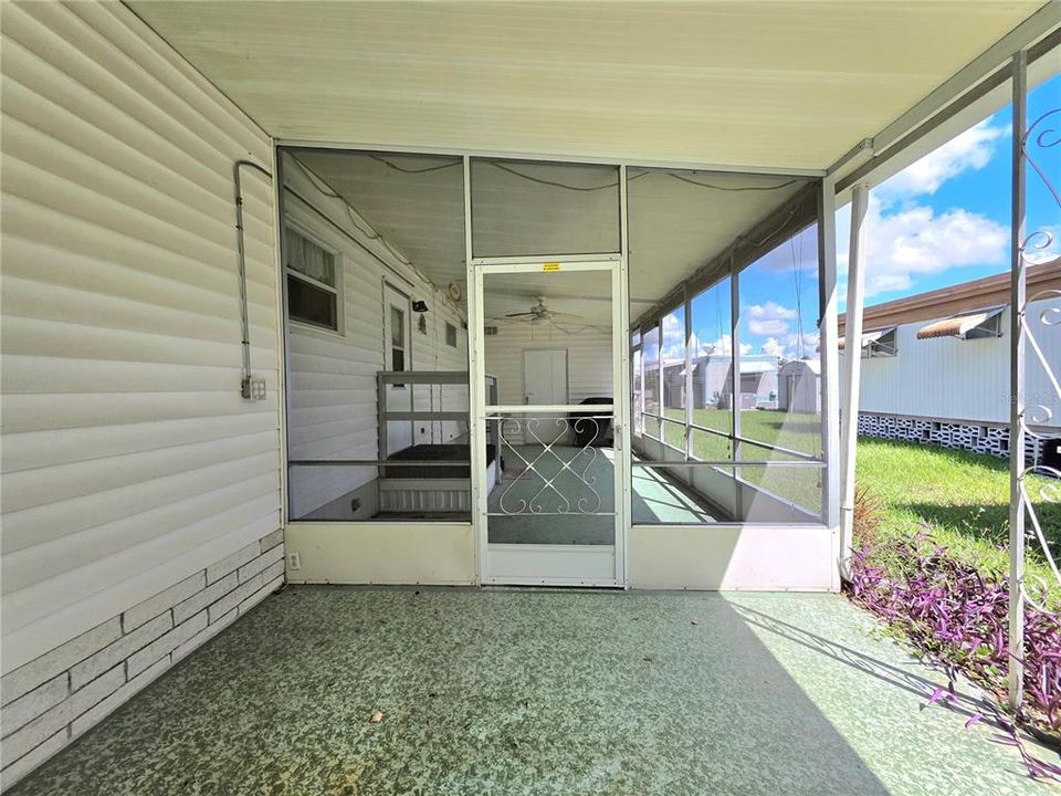 For Sale: $147,900 (2 beds, 2 baths, 1056 Square Feet)