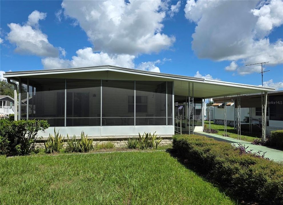 For Sale: $147,900 (2 beds, 2 baths, 1056 Square Feet)