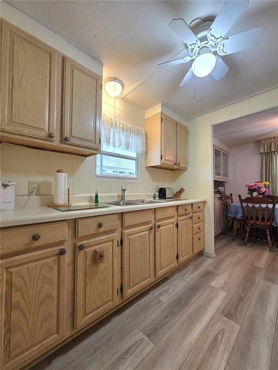 For Sale: $147,900 (2 beds, 2 baths, 1056 Square Feet)