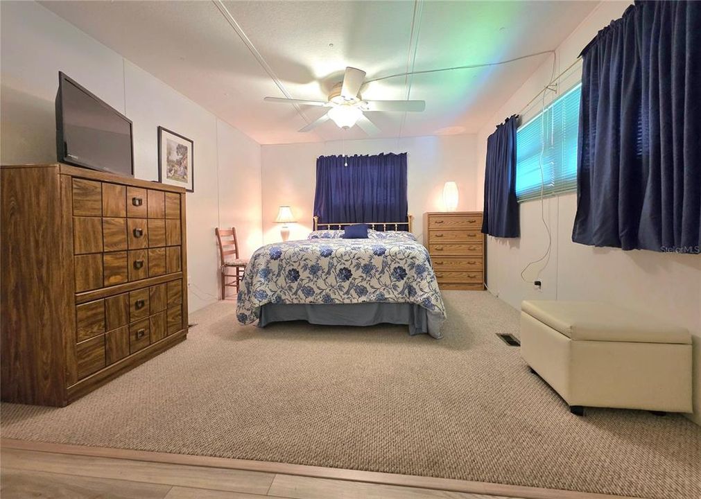 For Sale: $147,900 (2 beds, 2 baths, 1056 Square Feet)