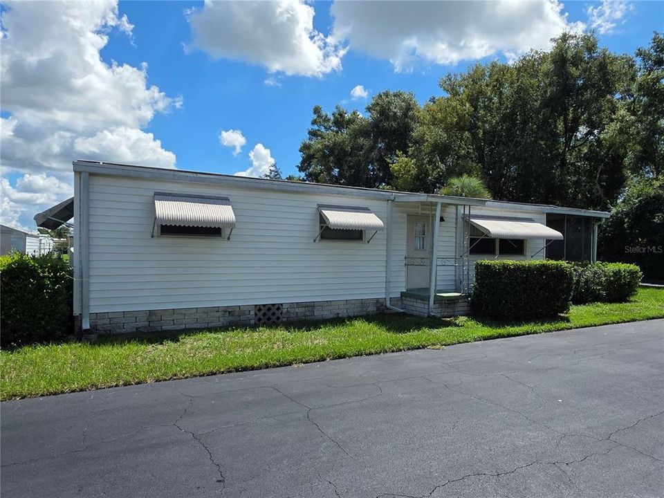 For Sale: $147,900 (2 beds, 2 baths, 1056 Square Feet)