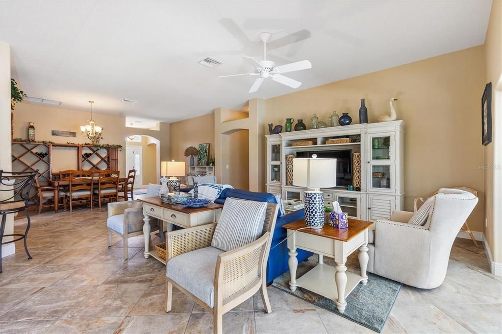 For Rent: $2,500 (3 beds, 2 baths, 2074 Square Feet)