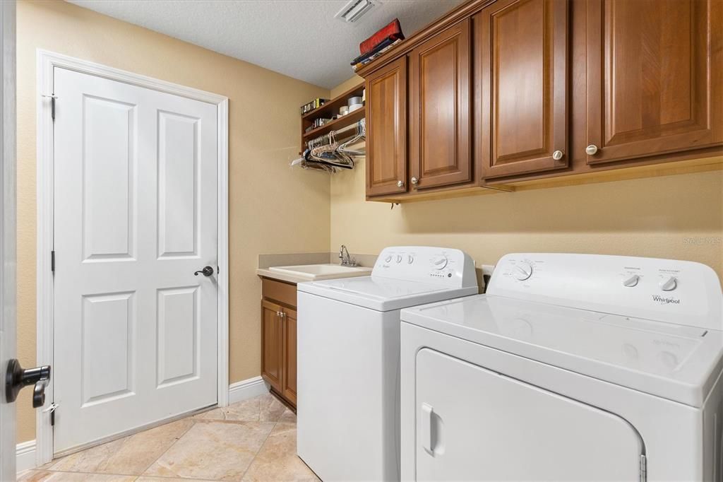 For Rent: $2,500 (3 beds, 2 baths, 2074 Square Feet)