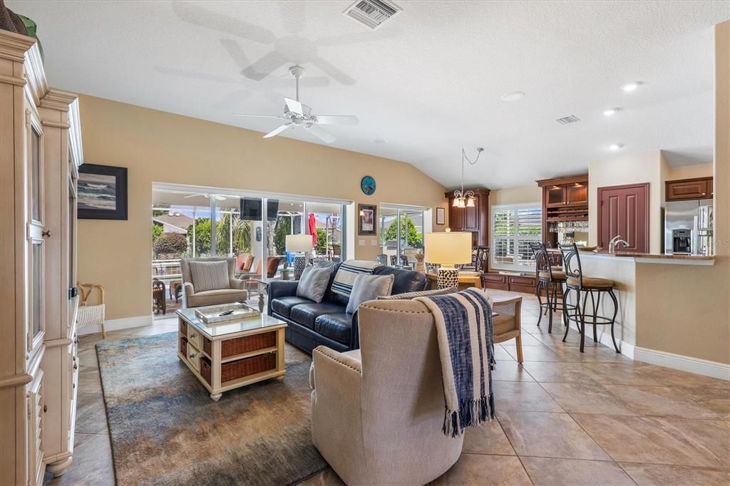 For Rent: $2,500 (3 beds, 2 baths, 2074 Square Feet)