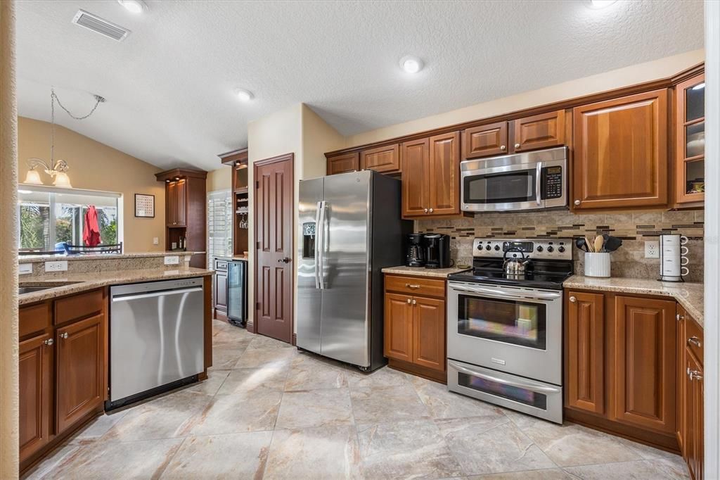 For Rent: $2,500 (3 beds, 2 baths, 2074 Square Feet)