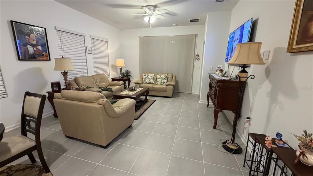 For Rent: $2,000 (3 beds, 2 baths, 1572 Square Feet)
