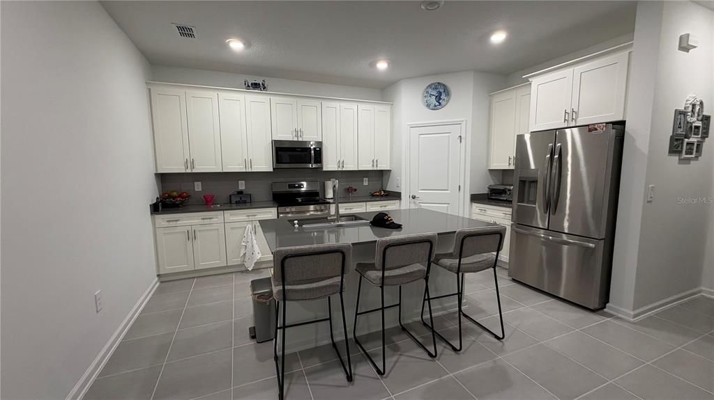 For Rent: $2,000 (3 beds, 2 baths, 1572 Square Feet)